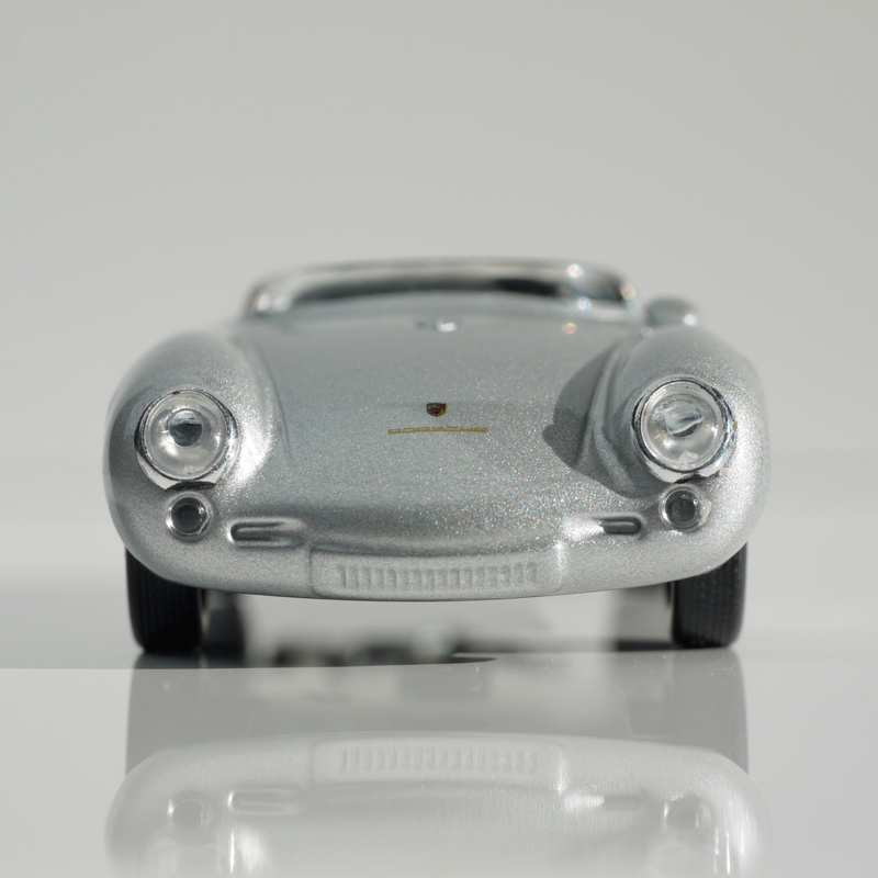 Illustration for article titled Kyosho Porsche 4 1/64 #85 - Projekt RennSport Käfer #5 - 1955 Porsche 550